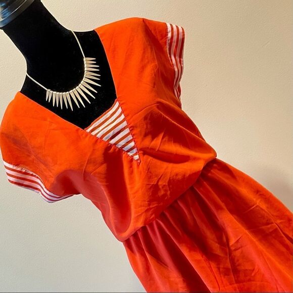 H81 Red Short-Sleeved Stripe Detail Mini Dress - Picture 1 of 12